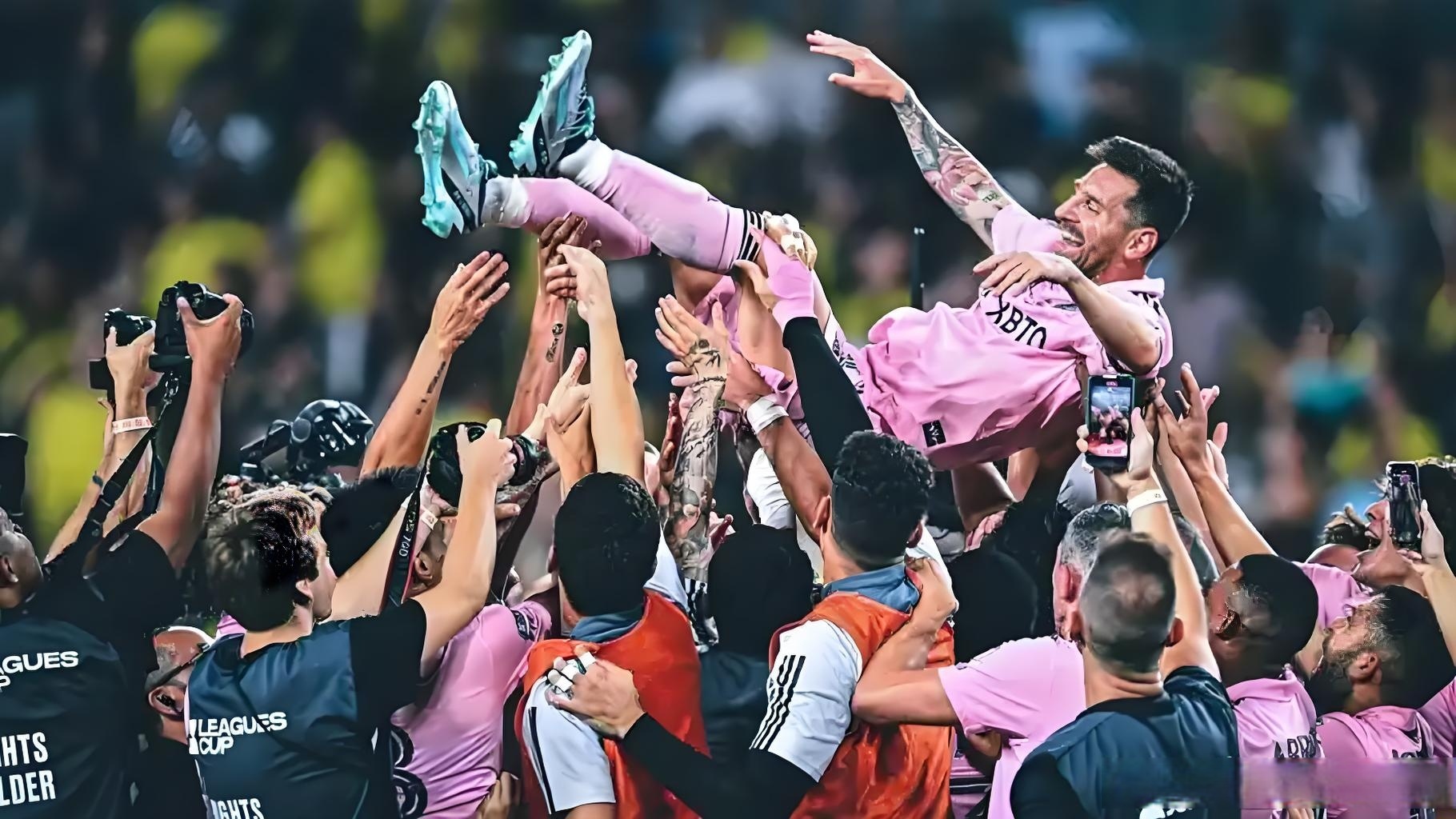 拜仁完胜切尔西，梅西扛起全队