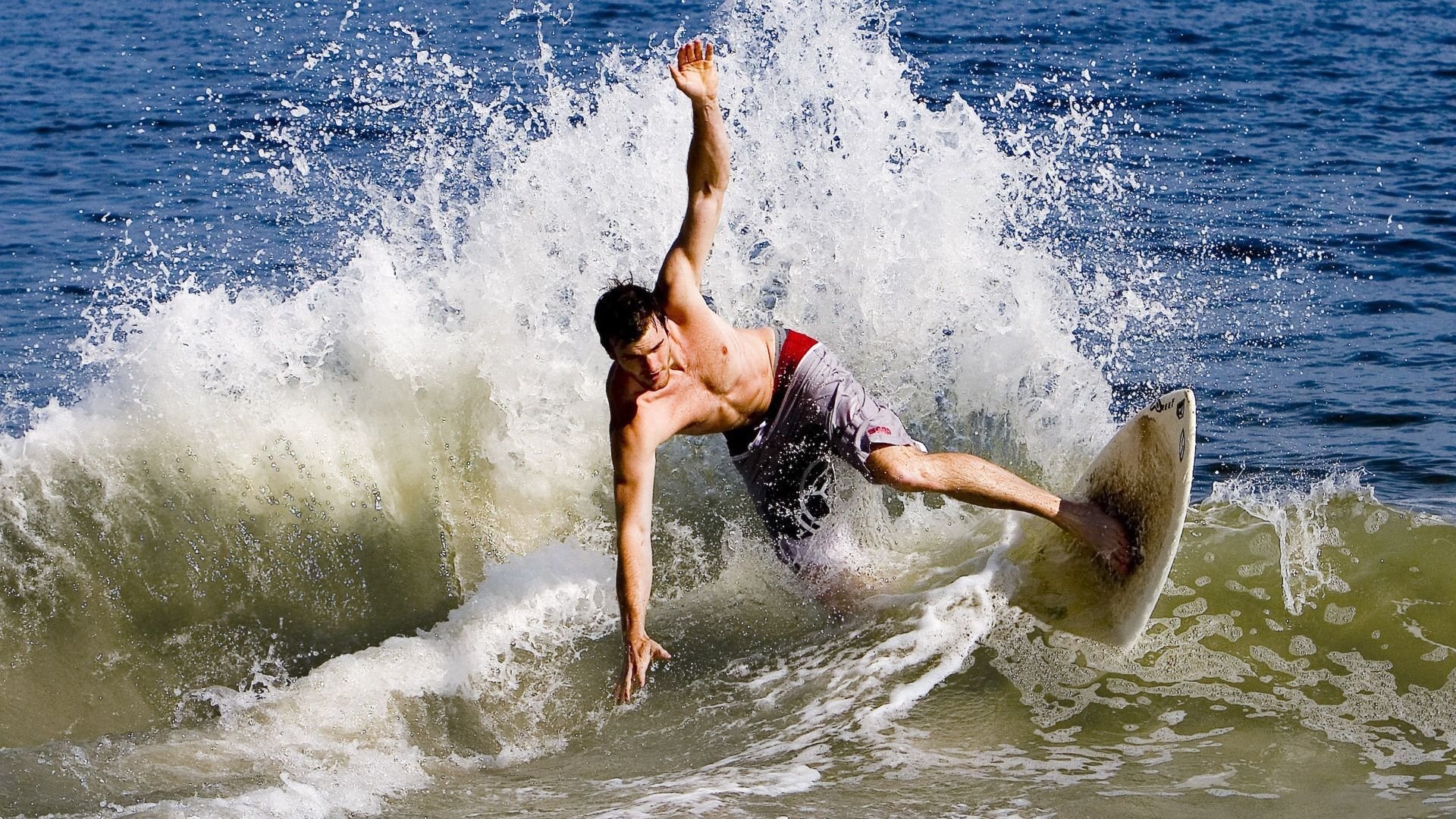 莫德里奇一箭穿心，喀麦隆掀翻曼联的足球启示录