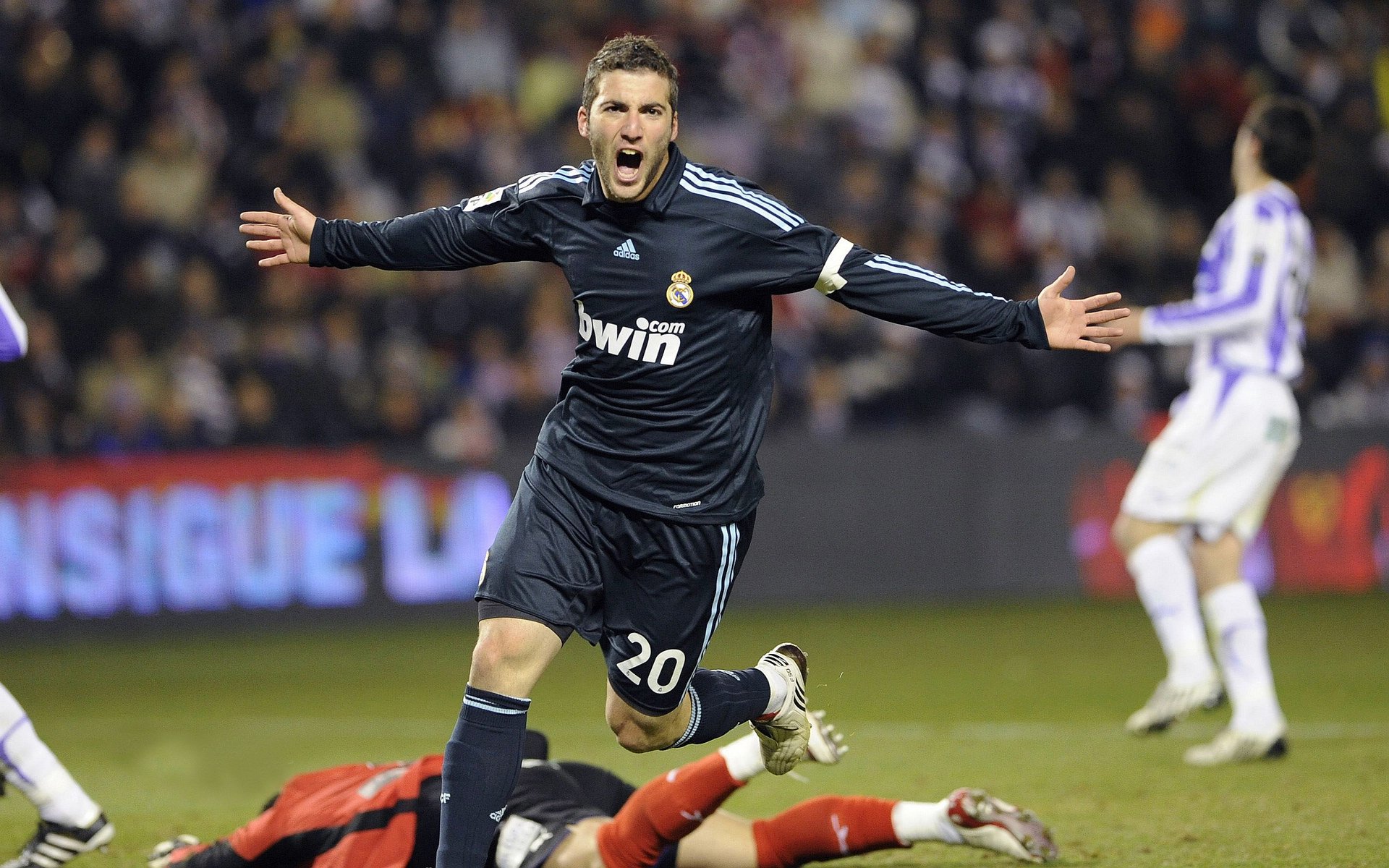 世界排名争夺战之夜，米切尔用防守的锁链，为胜利加冕